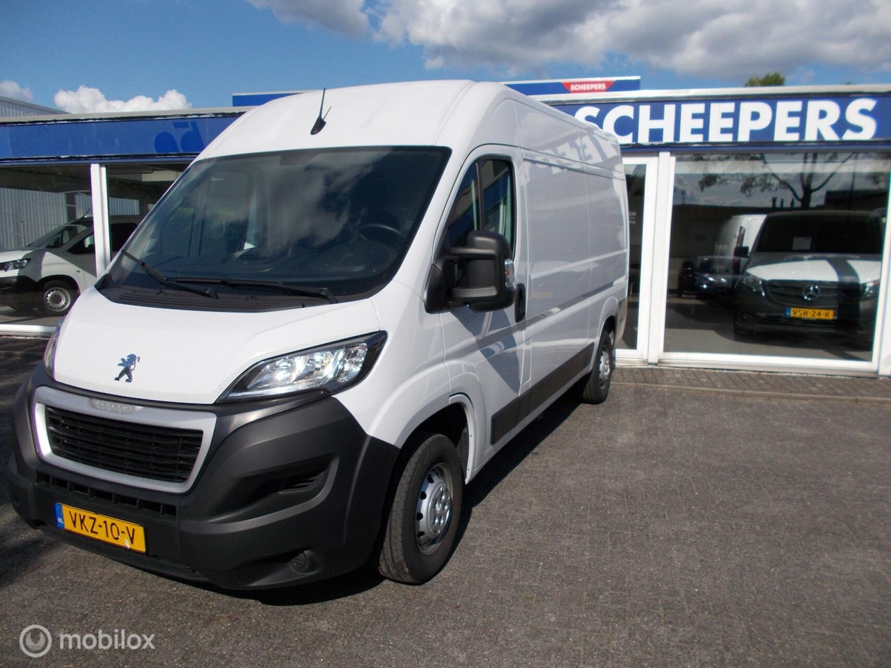 Peugeot Boxer - Bestel 330 2.2 BlueHDi 120 L2H2 Premium Navi - AutoWereld.nl