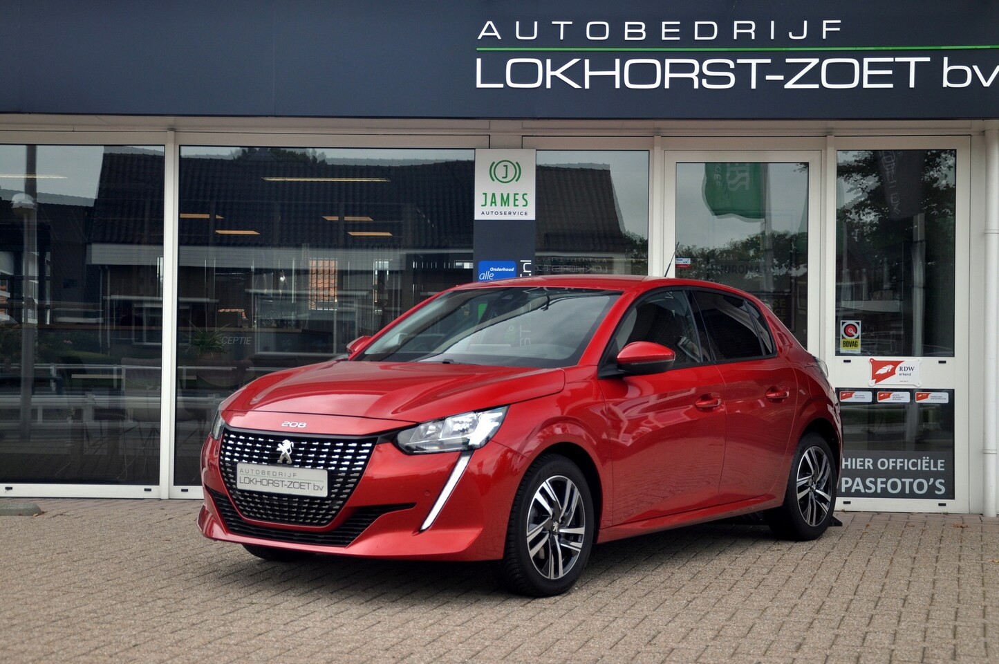 Peugeot 208 - 1.2 PureTech 100 PK Allure | Camera | Navigatie | 3D Cockpit - AutoWereld.nl