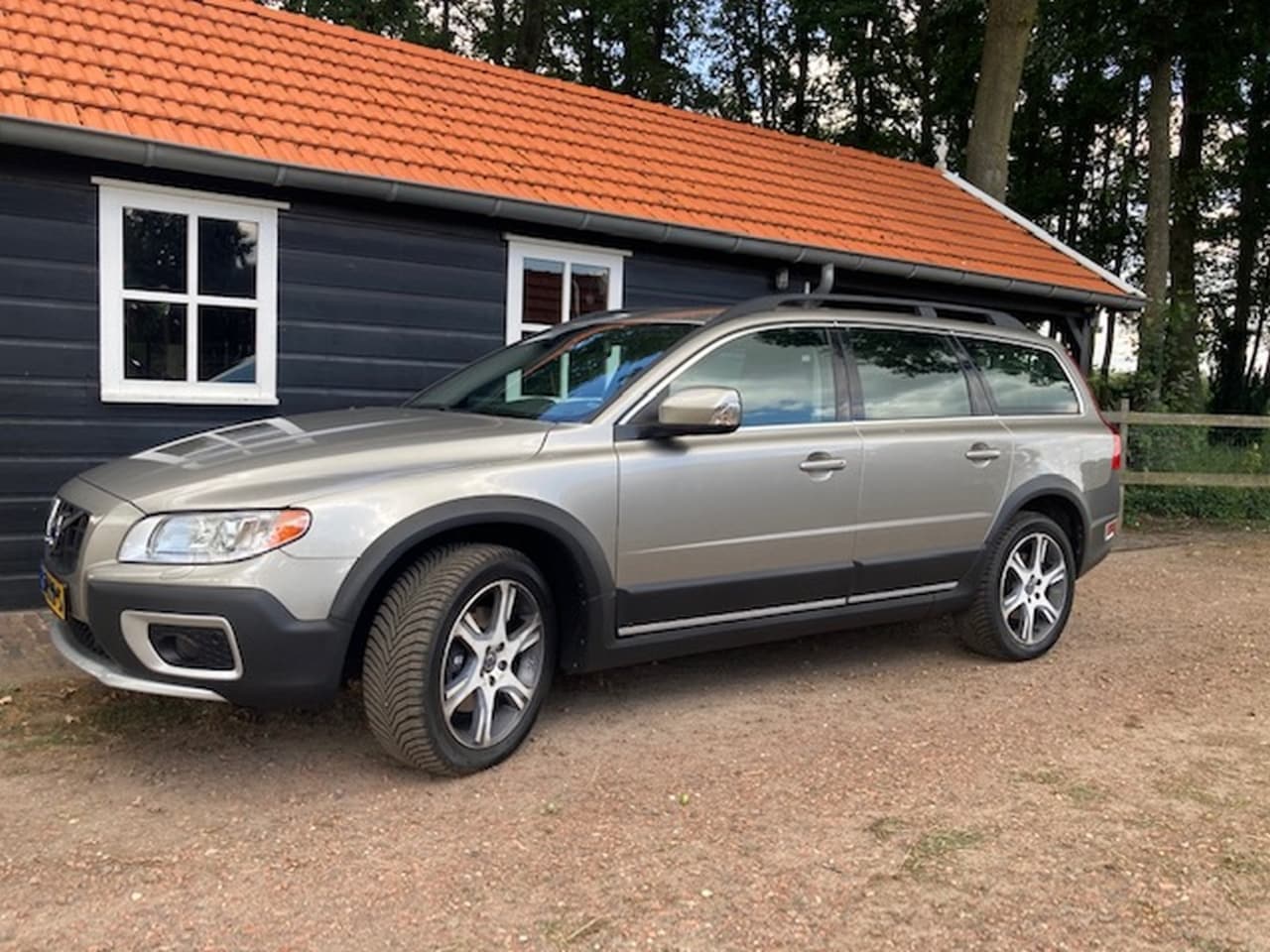 Volvo XC70 - 2.4 D5 Summum Volvo XC70 2.4D D5 158KW AWD Aut6 2012 Grijs ,NL auto. - AutoWereld.nl