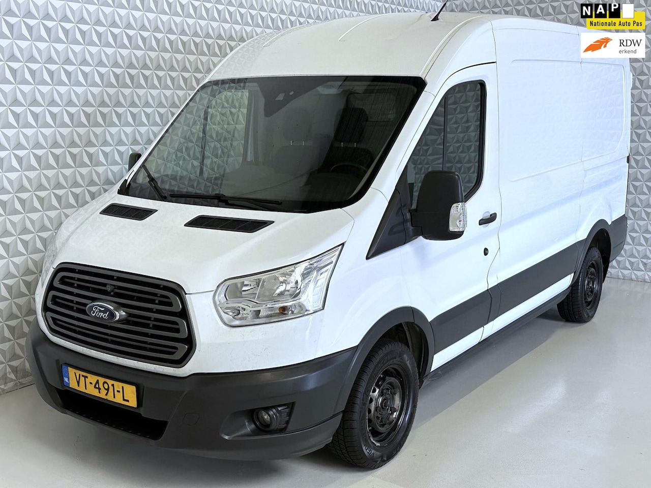 Ford Transit - 310 2.2 TDCI L2H2 Airco + Parkeersensoren + Cruise control - AutoWereld.nl