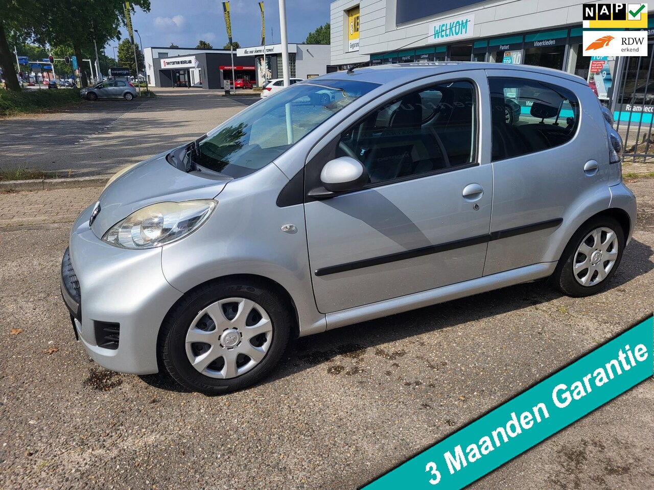 Peugeot 107 - 1.0-12V XR HALF LEDER AIRCO luxe uitvoering - AutoWereld.nl