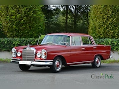 Mercedes-Benz 220 - SE