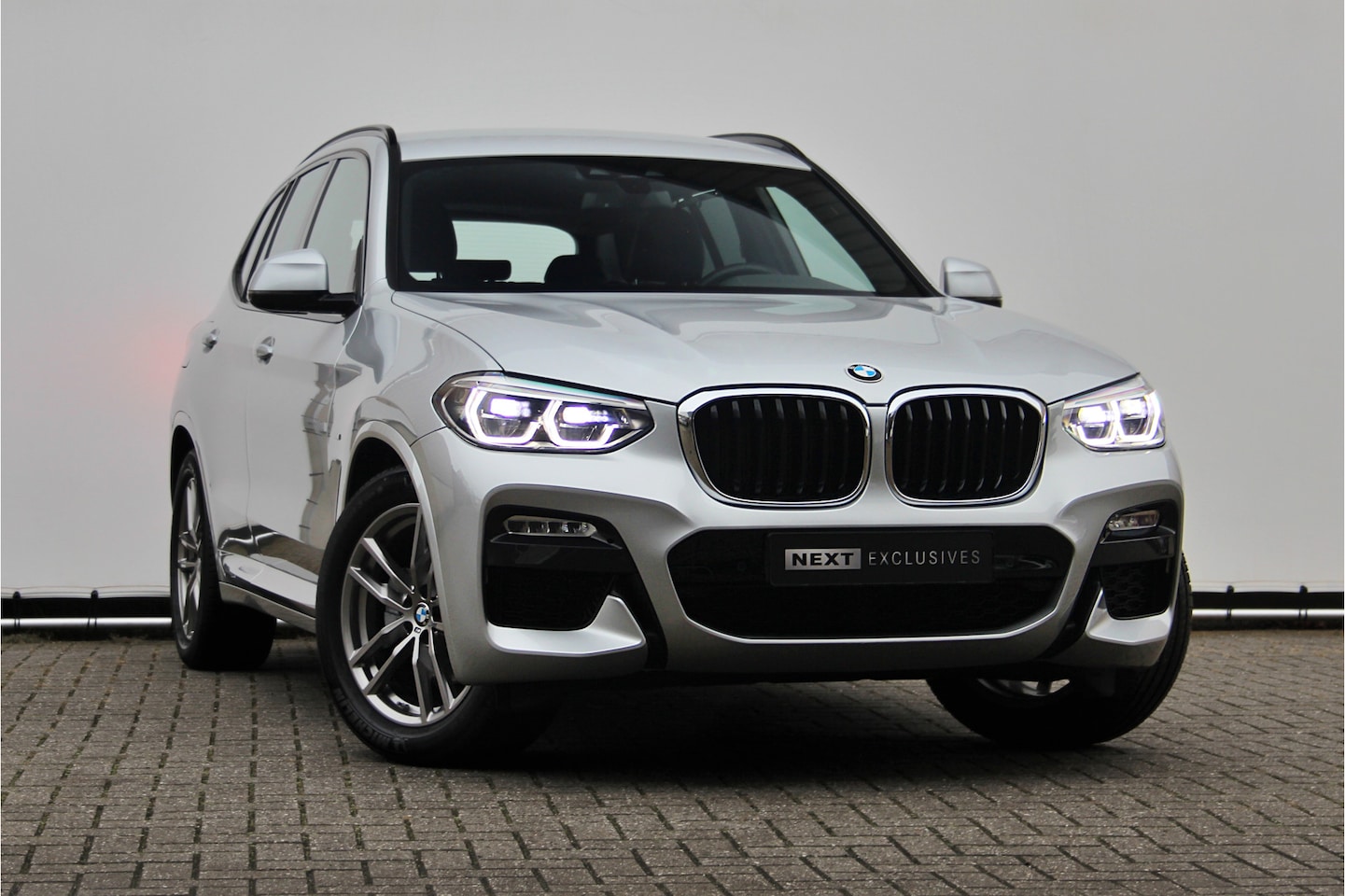 BMW X3 - xDrive20i BTW | M-sport | Trekhaak | Zonnerollo | Nieuwstaat - AutoWereld.nl