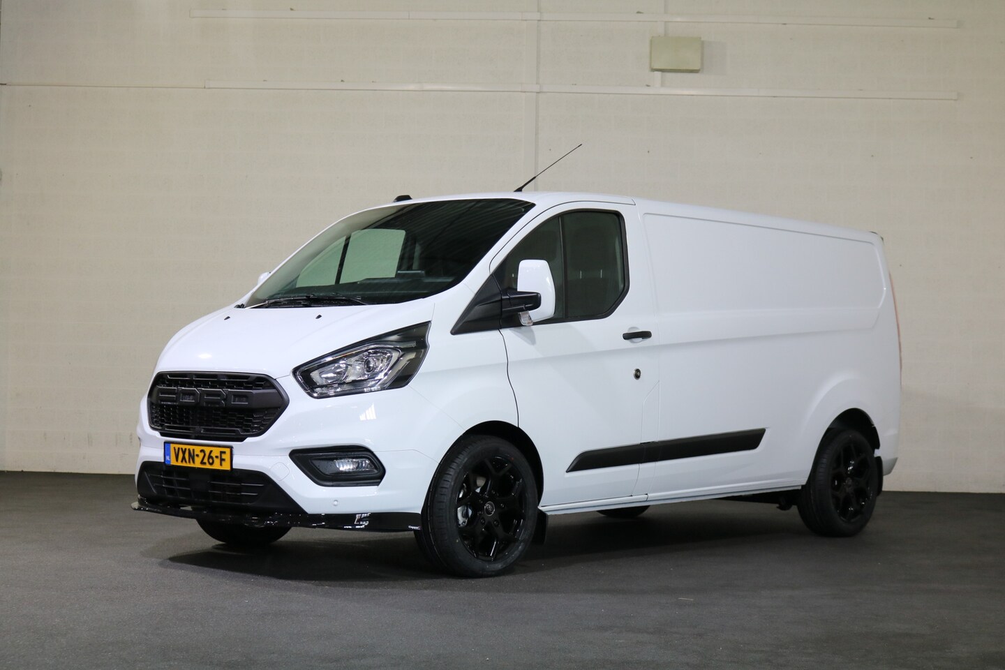 Ford Transit Custom - 2.0 TDCI 130pk L2 H1 Trend Automaat Standkachel Camera Apple Carplay - AutoWereld.nl