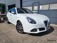 Alfa Romeo Giulietta - 1.4 T Veloce met grijze accenten/ gereg. Airco/ PDC/ Cruise Control