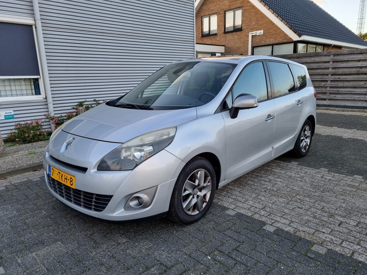 Renault Grand Scénic - 1.6 dCi Parisiènne NAV.+ Clima Bj:2012 NAP! - AutoWereld.nl