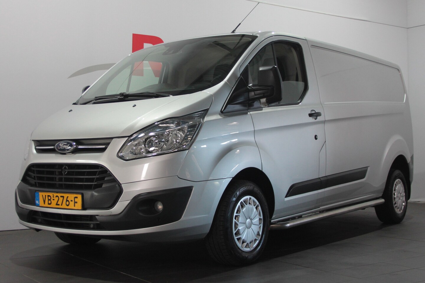 Ford Transit Custom - 290 2.2 TDCI L2H1 Trend - Airco / Bluetooth / Trekhaak / Parksens. - AutoWereld.nl