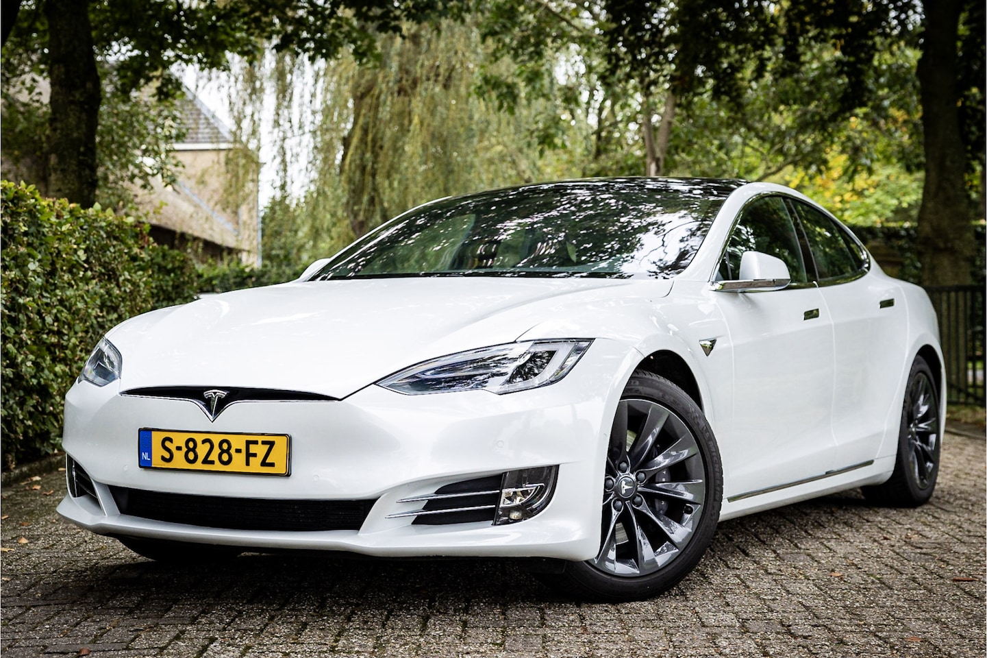 Tesla Model S - 75D Enhanced Autopilot Panorama - AutoWereld.nl