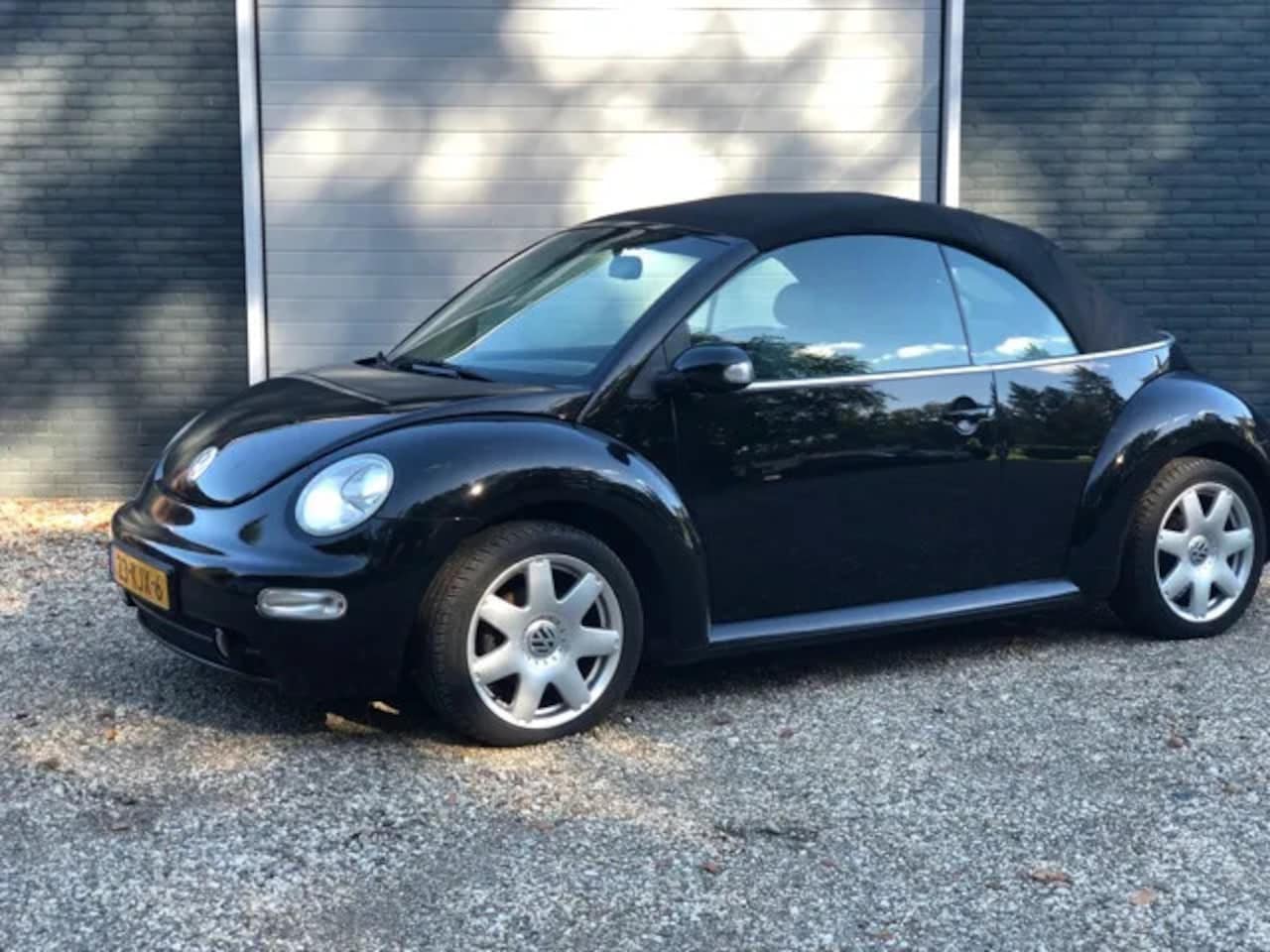 Volkswagen New Beetle Cabriolet - 2.0 - AutoWereld.nl