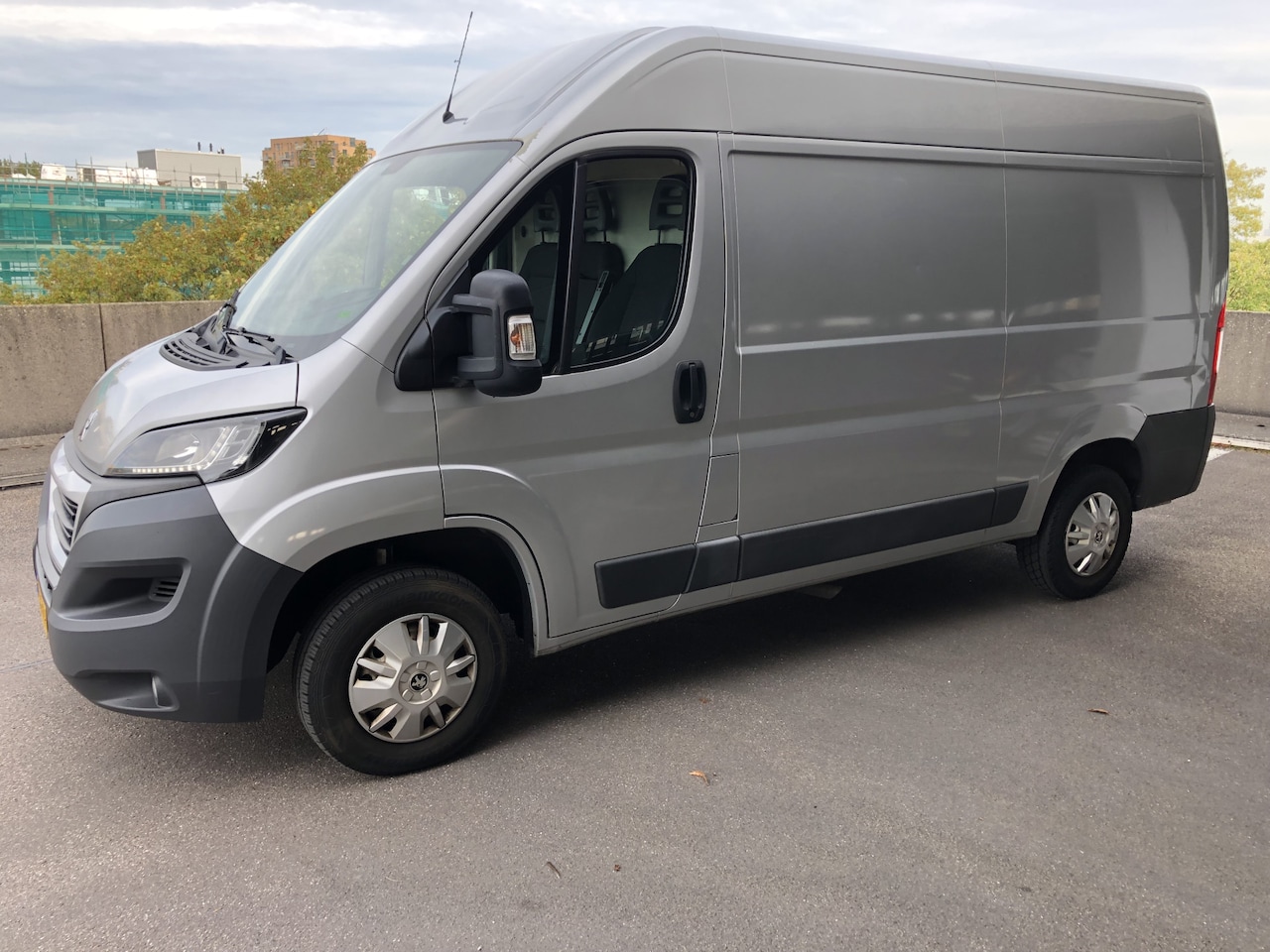 Peugeot Boxer - 330 2.0 BlueHDI mooie frisse bus net groot onderhoud gehad - AutoWereld.nl