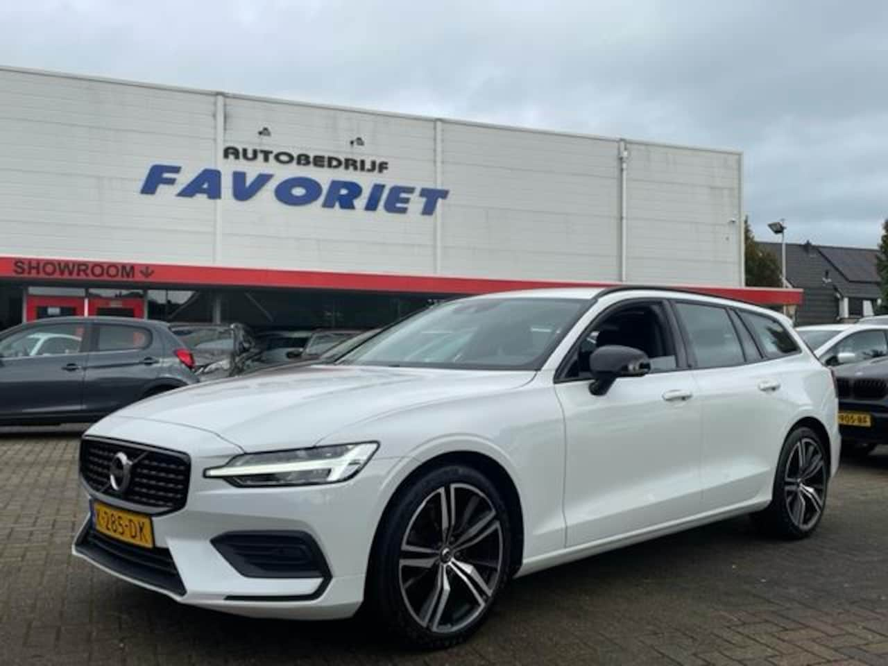 Volvo V60 - 2.0B3/MOMENTUM ADV/CAM/ACRUISE/ACARPLAY - AutoWereld.nl