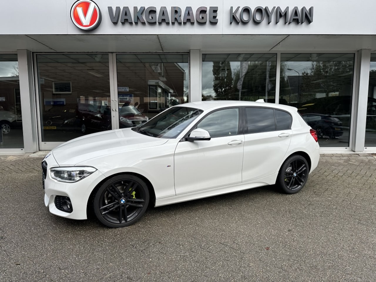 BMW 1-serie - 118i M sport Shadow High Executive - AutoWereld.nl