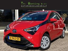 Toyota Aygo - 1.0 VVT-i x-play | Achteruitrijcamera | Snelheidsbegrenzer | Airco | Apple Carplay/Android