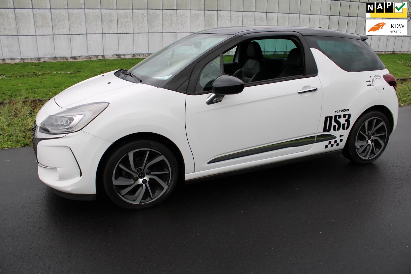 DS 3 - 1.2 PureTech Sport Chic 131PK met Leder en Nieuwe Distributieriem - AutoWereld.nl