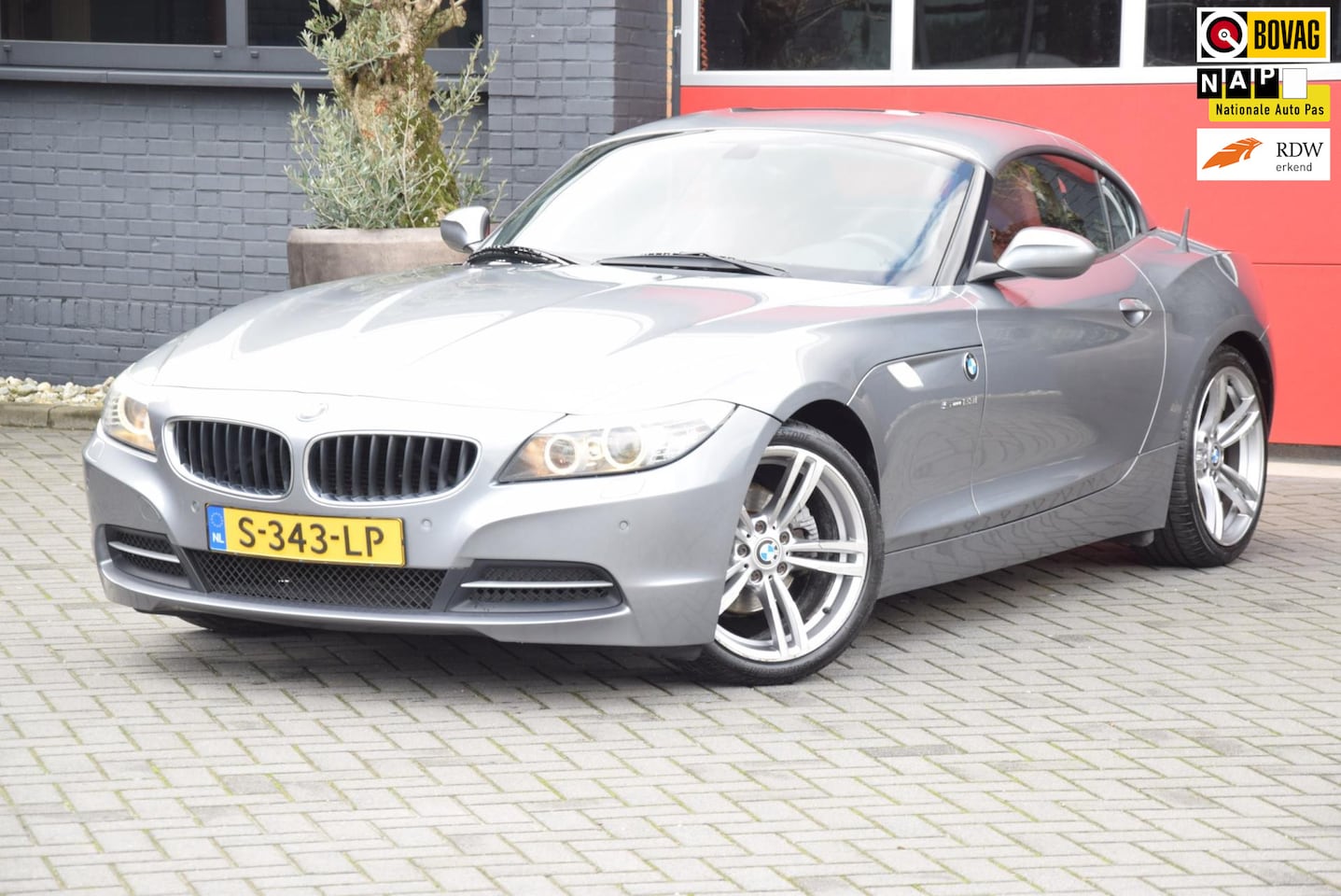 BMW Z4 Roadster - SDrive23i 23i 2.5i 6 cilinder Cabrio hard top Lederen bekleding Stoelverwarming Airco Clim - AutoWereld.nl