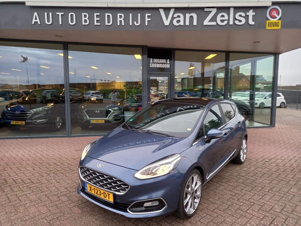 Ford Fiesta - 1.0 EcoBoost Vignale Automaat, Airco(automatisch), Carplay, Pano schuifdak, Stuurverwarmin - AutoWereld.nl