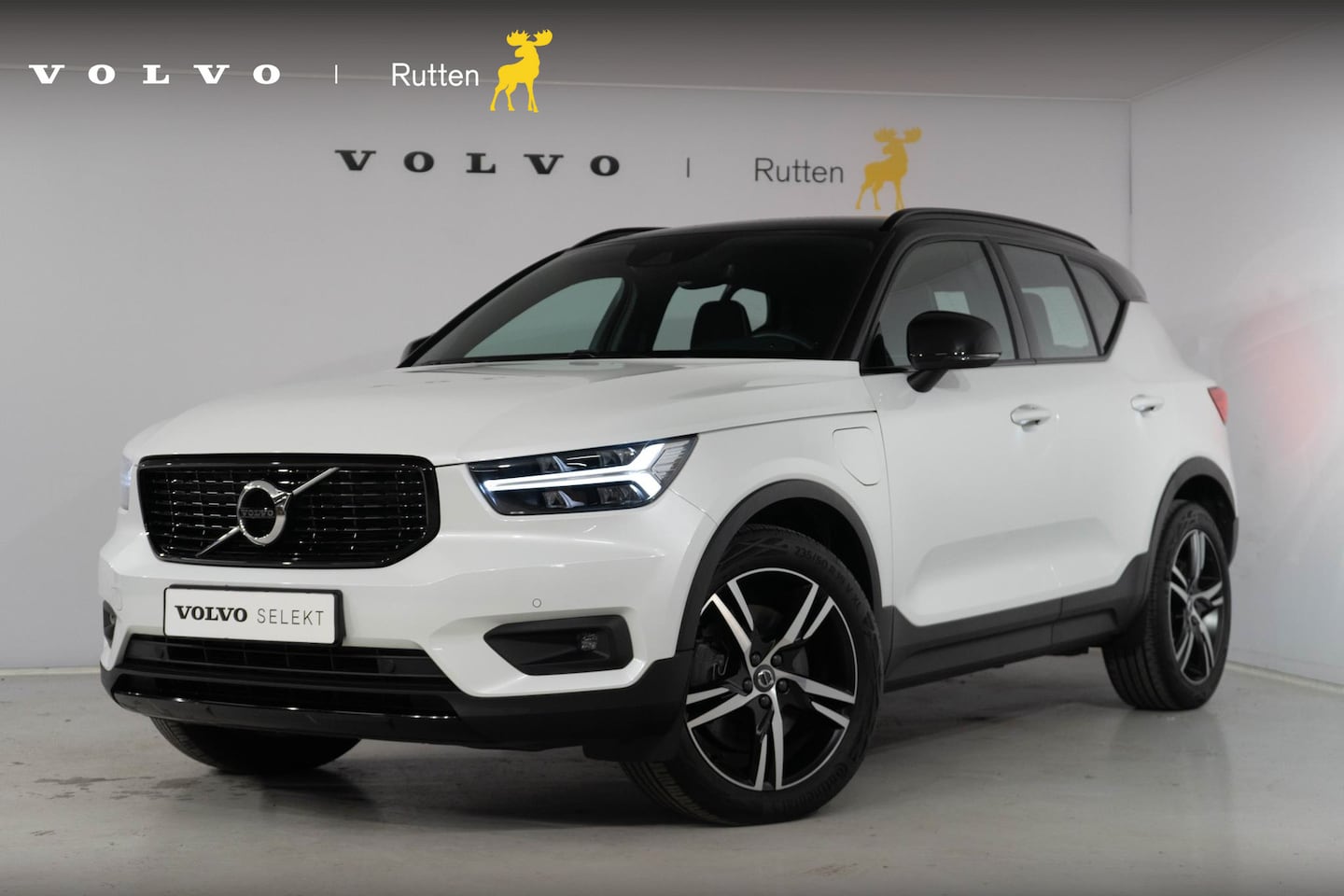 Volvo XC40 - T5 262PK Automaat Recharge R-Design / Climate pack  / Park assist / Camera achter / Nubuck - AutoWereld.nl