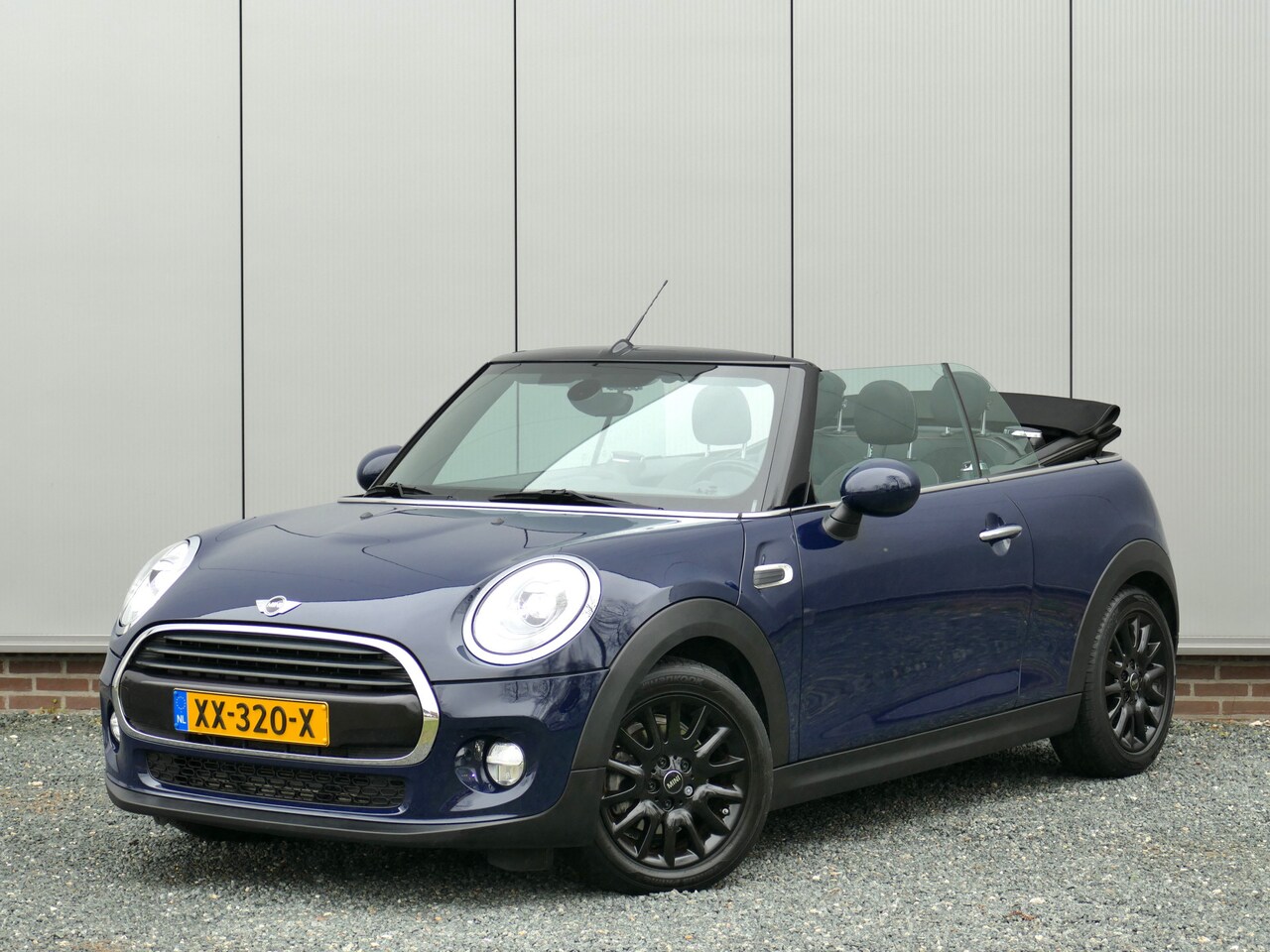 MINI Cabrio - 1.5 Cooper Pepper Business Navi / LED koplampen / Stoelverwarming / Cruise control - AutoWereld.nl