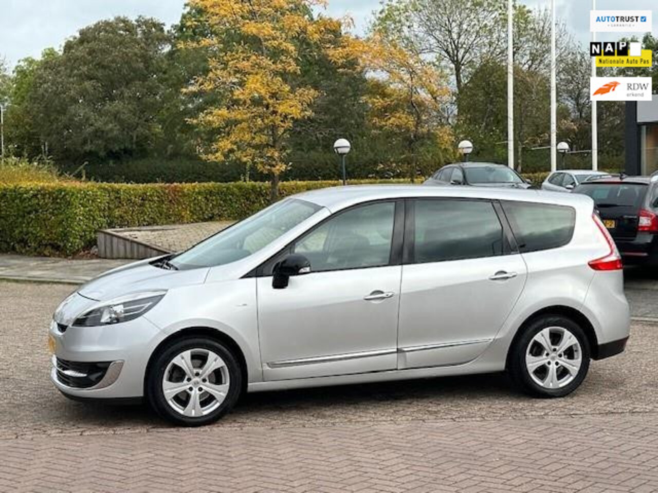 Renault Grand Scénic - 1.2 TCe Bose 1.2 TCe Bose,bj.2013,climate,half leder,navigatie,NAP met 187910 km.en APK tot 09/2024,tre - AutoWereld.nl