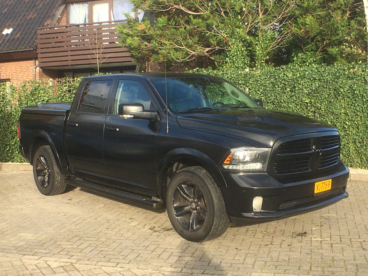 Dodge Ram 1500 - 5.7 V8 4x4 Crew Cab 5'7 Sport Prins LPG, lage bijtelling eerste eigenaar, NAP, kicker soun - AutoWereld.nl