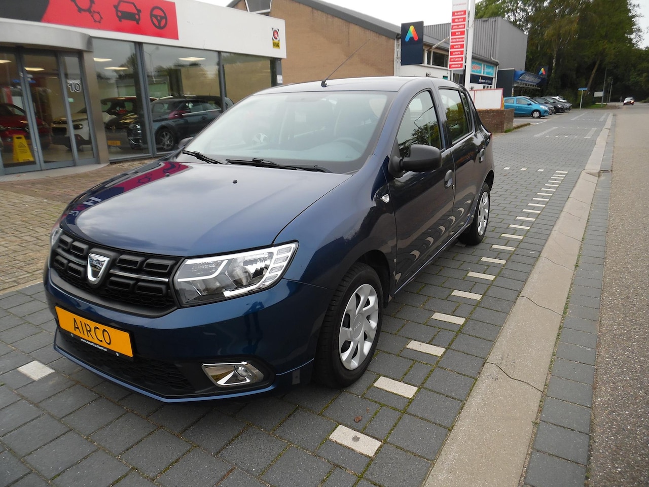 Dacia Sandero - 1.0 SCe Laureate 5 deurs , airco, slechts 62000 km gelopen - AutoWereld.nl