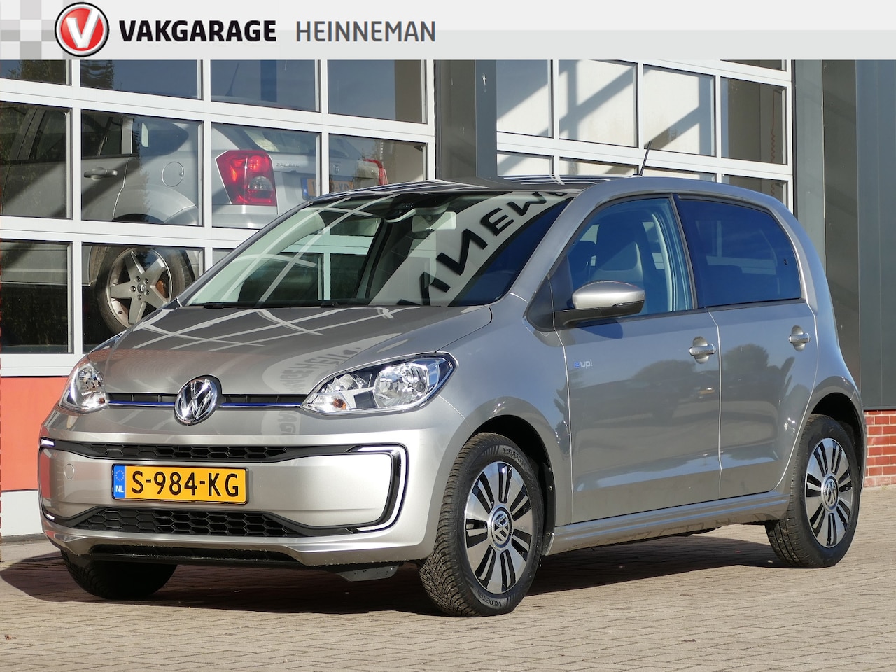 Volkswagen e-Up! - | cruise control |stoelverwarming | all-season-banden | €2000,- subsidie mogelijk - AutoWereld.nl