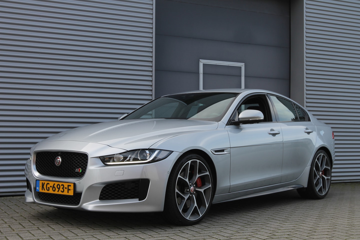 Jaguar XE - 3.0 S I 340 PK I AUT. I NAVI I LEDER - AutoWereld.nl