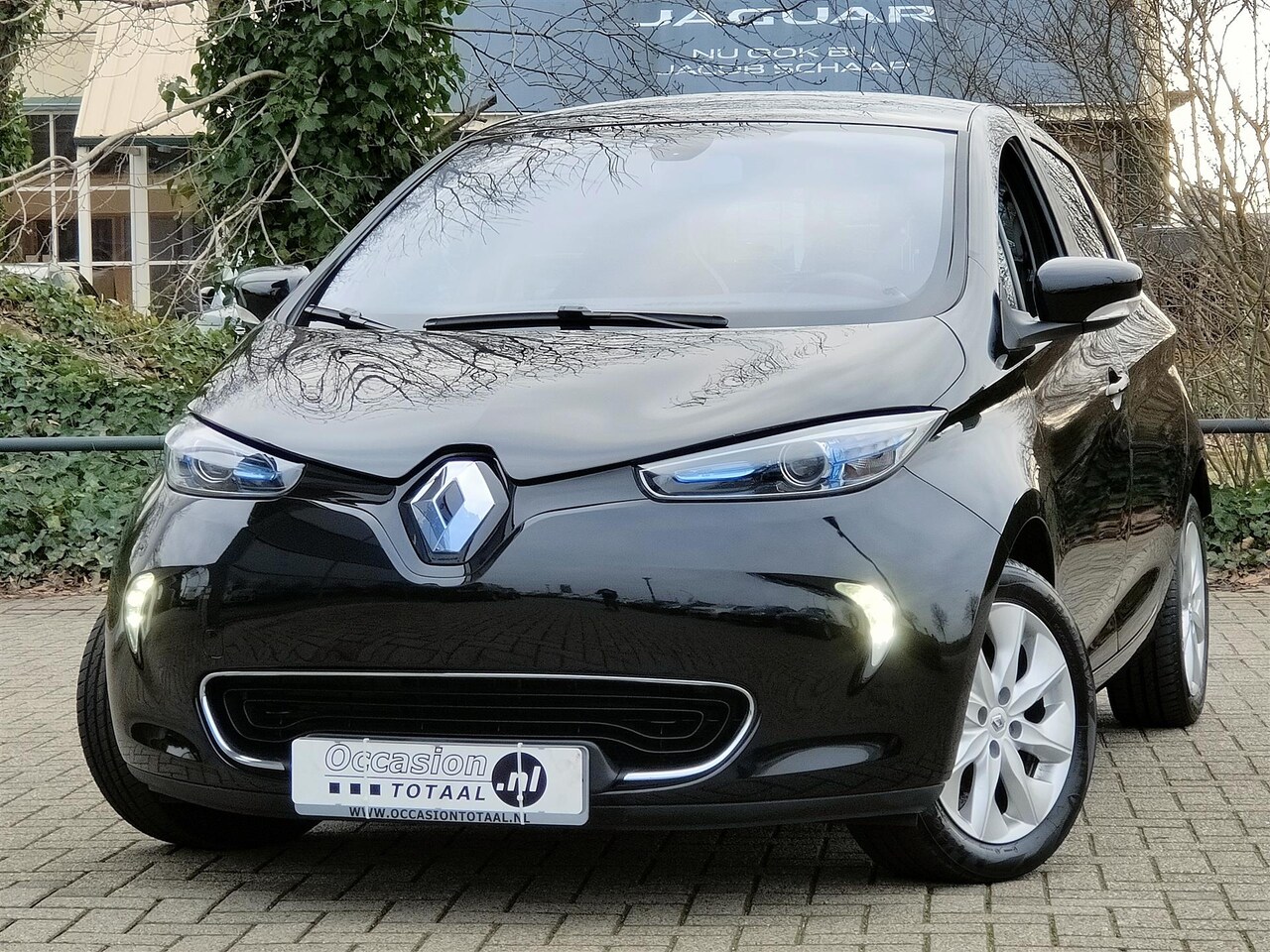 Renault Zoe - Q210 Intens 22 kWh ( Accuhuur ) | Camera | Keyless | Navi | Climate | €2.000 Subsidie - AutoWereld.nl