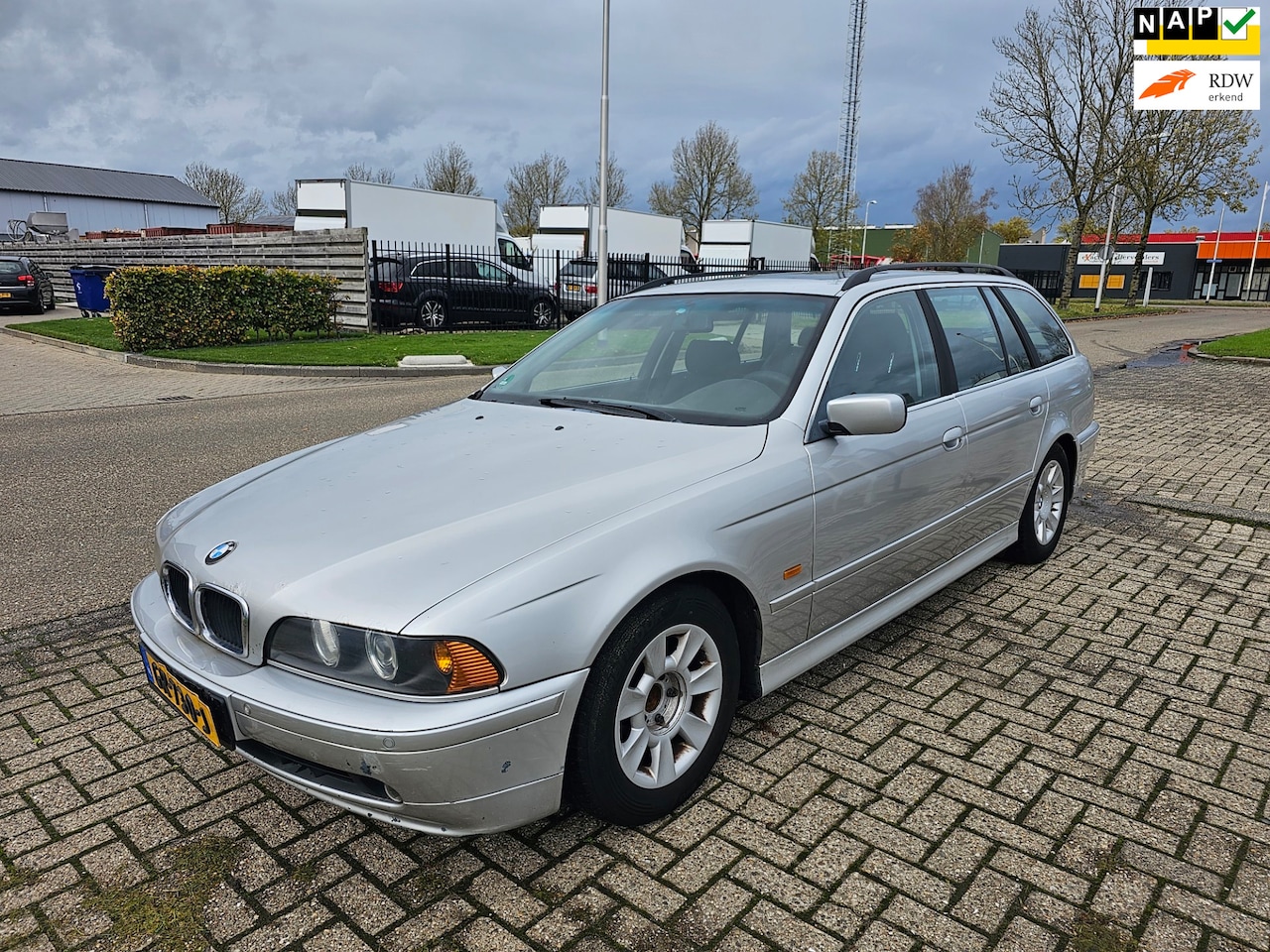 BMW 5-serie Touring - 520i Airco Bj:2002 - AutoWereld.nl