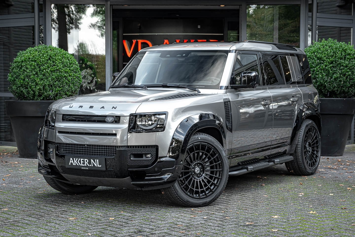 Land Rover Defender - 110 P400 XS EDITION URBAN+TREKHAAK+PANO.DAK+ST.KOELING - AutoWereld.nl