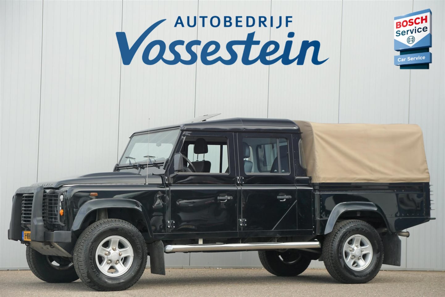 Land Rover Defender - 2.4 TD 130" S Crew Cab / EX. BTW / Airco / 142dkm NAP / Trekhaak / Bluetooth / Schuifdak - AutoWereld.nl