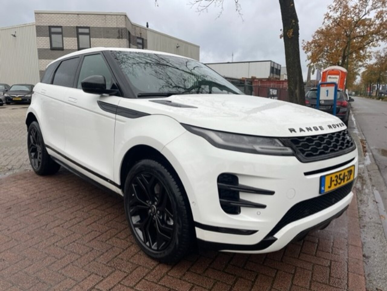 Land Rover Range Rover Evoque - 2.0 P200 AWD R-Dynamic HSE Automaat 65.000km Airco/ECC,Navigatie,Leder,Panoramadak - AutoWereld.nl