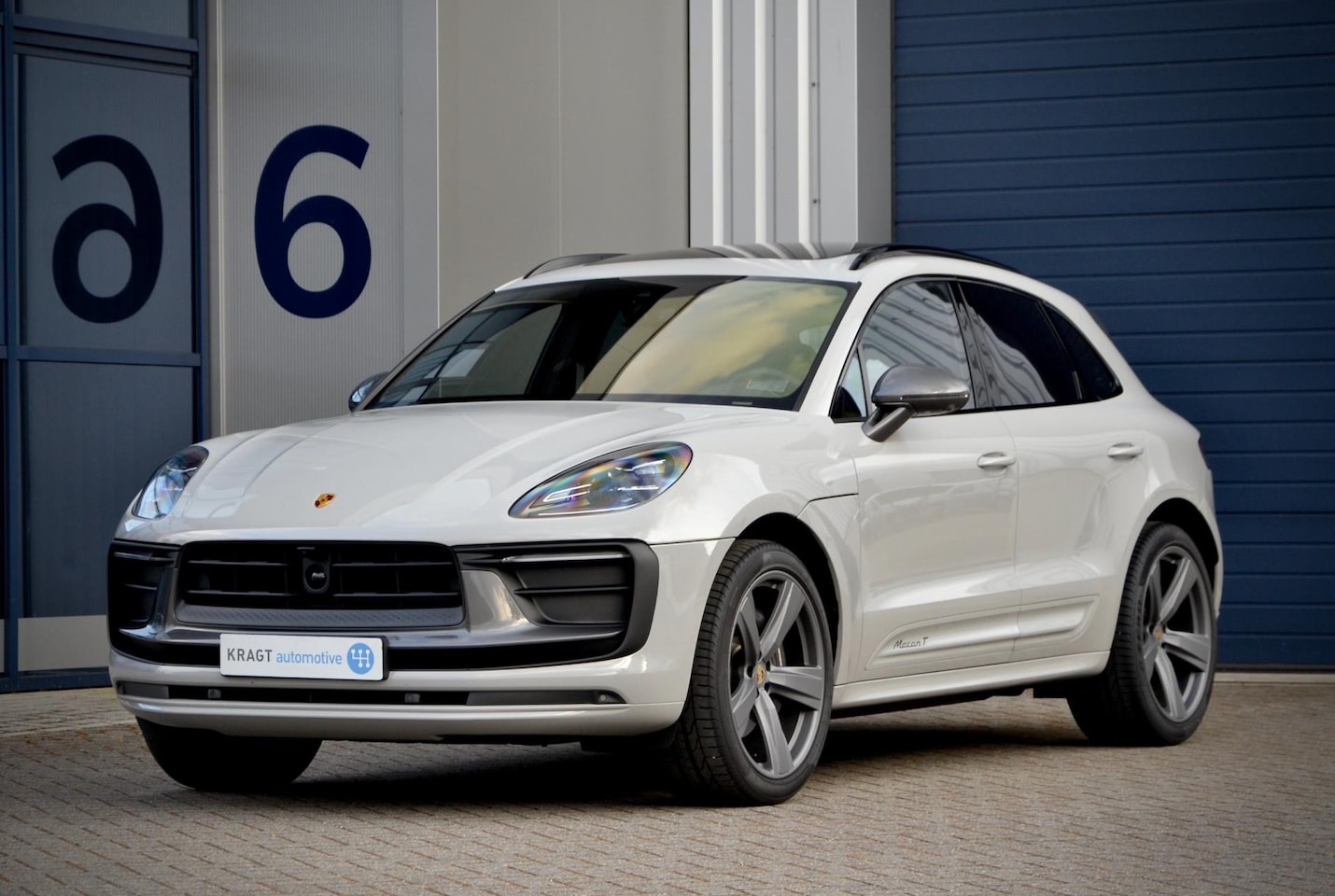 Porsche Macan - 2.0 T / Burmester / Comf. stoel / Sportchrono / Luchtvering / Pano / 21" - AutoWereld.nl