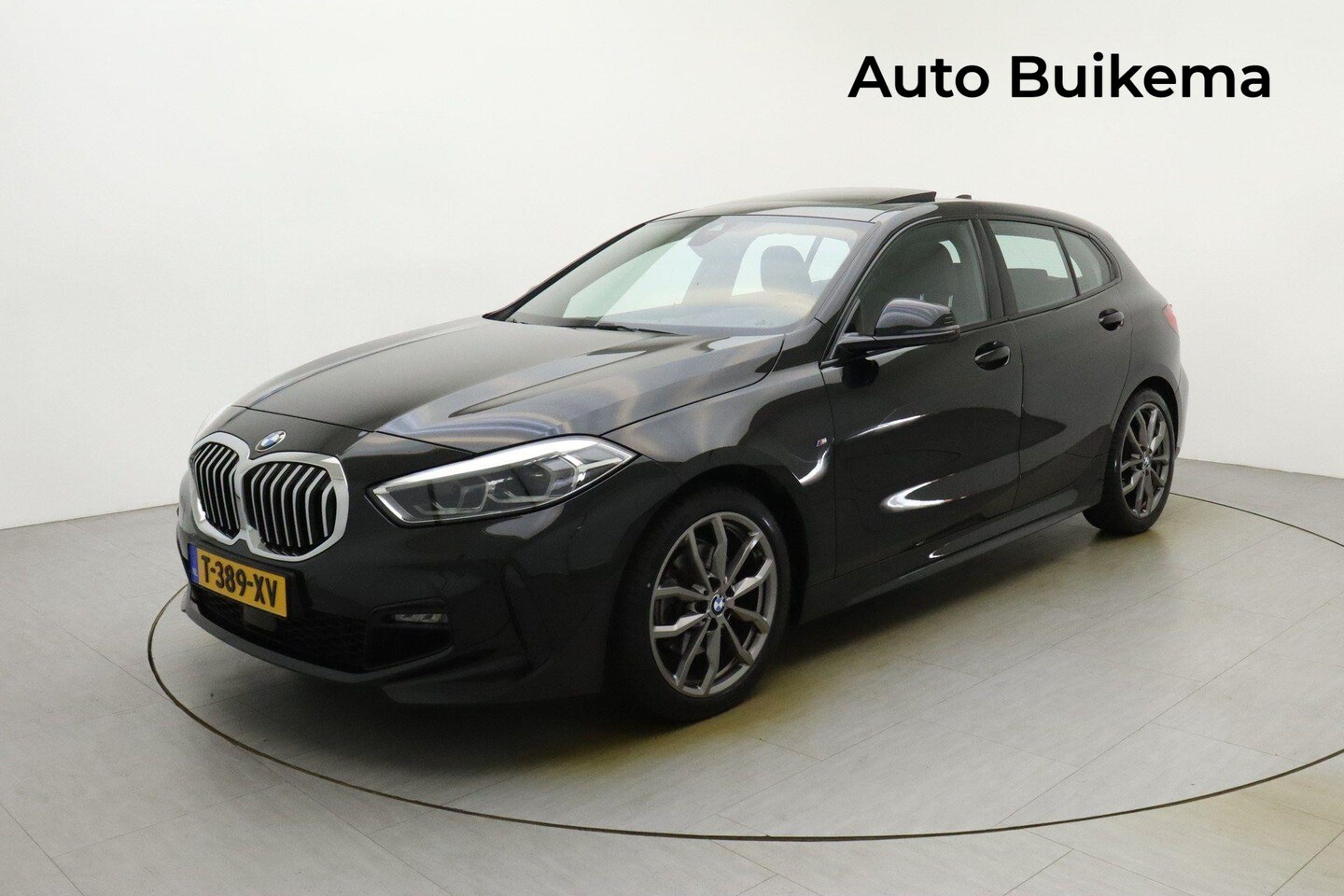 BMW 1-serie - 118i Aut M Sport -HeadUp -Pano Dak -M Sportbesturing -Trekhaak -Live Cockpit Prof -WiFi -H - AutoWereld.nl