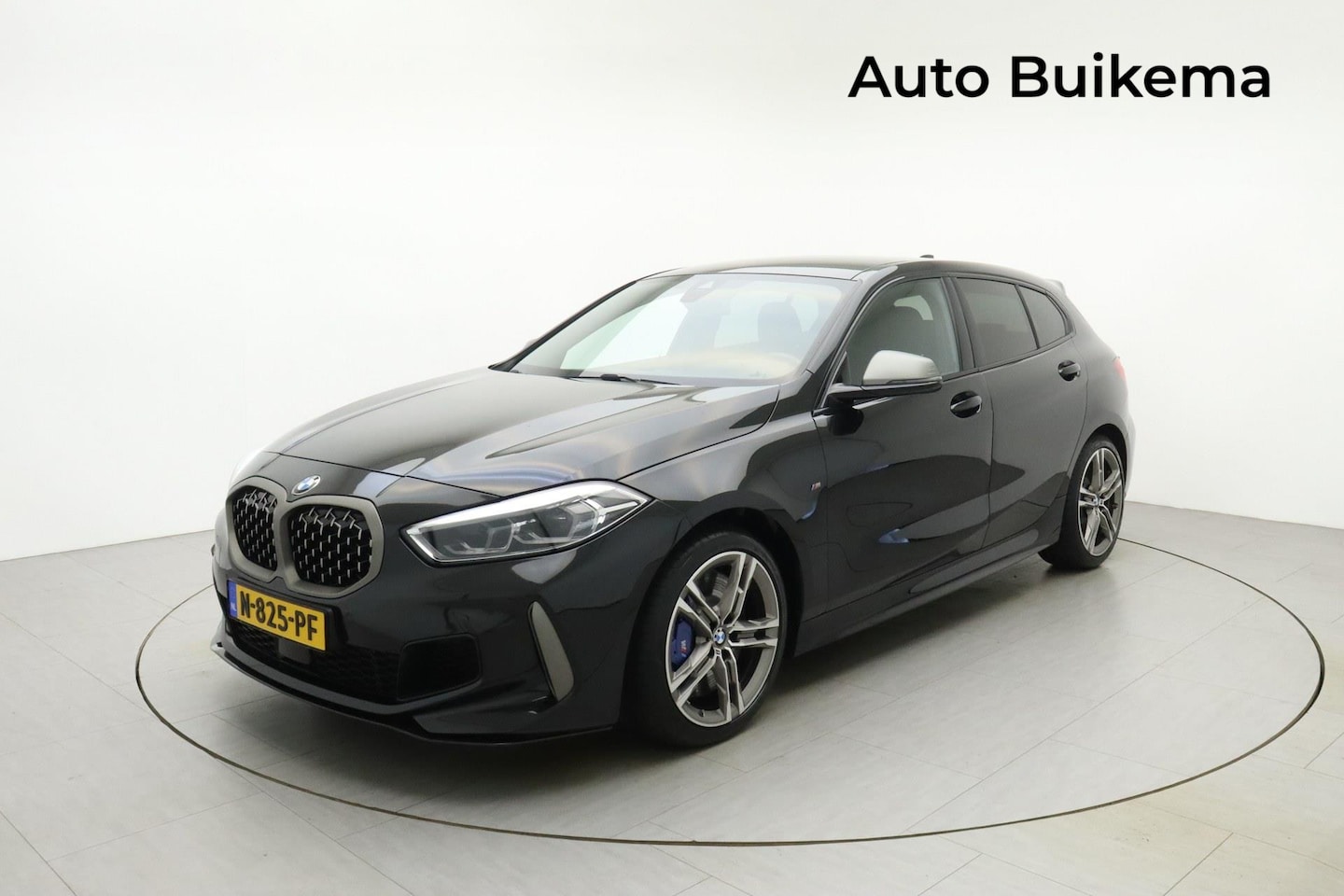 BMW 1-serie - M135i 306pk Aut xDrive -HeadUp -M Sportbesturing -Adaptief Onderstel -M Sportrem -Live Coc - AutoWereld.nl