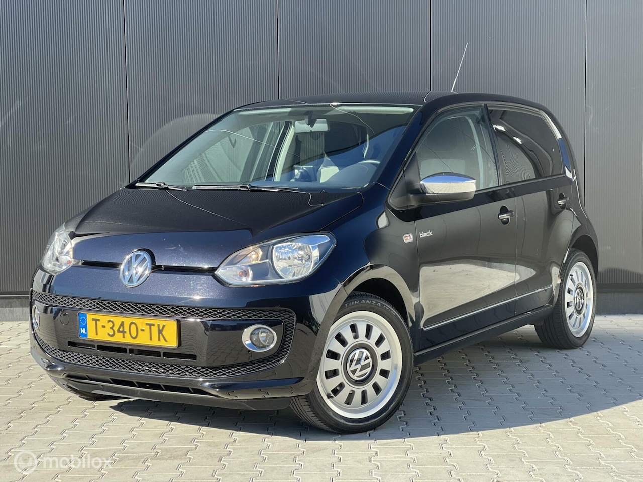 Volkswagen Up! - 1.0 BLACK! | NAVI | STOELVERWARMING | VELGEN| - AutoWereld.nl