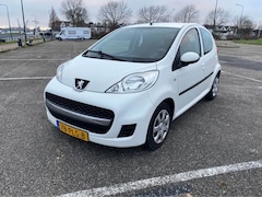 Peugeot 107 - 1.0-12V Millesim 200