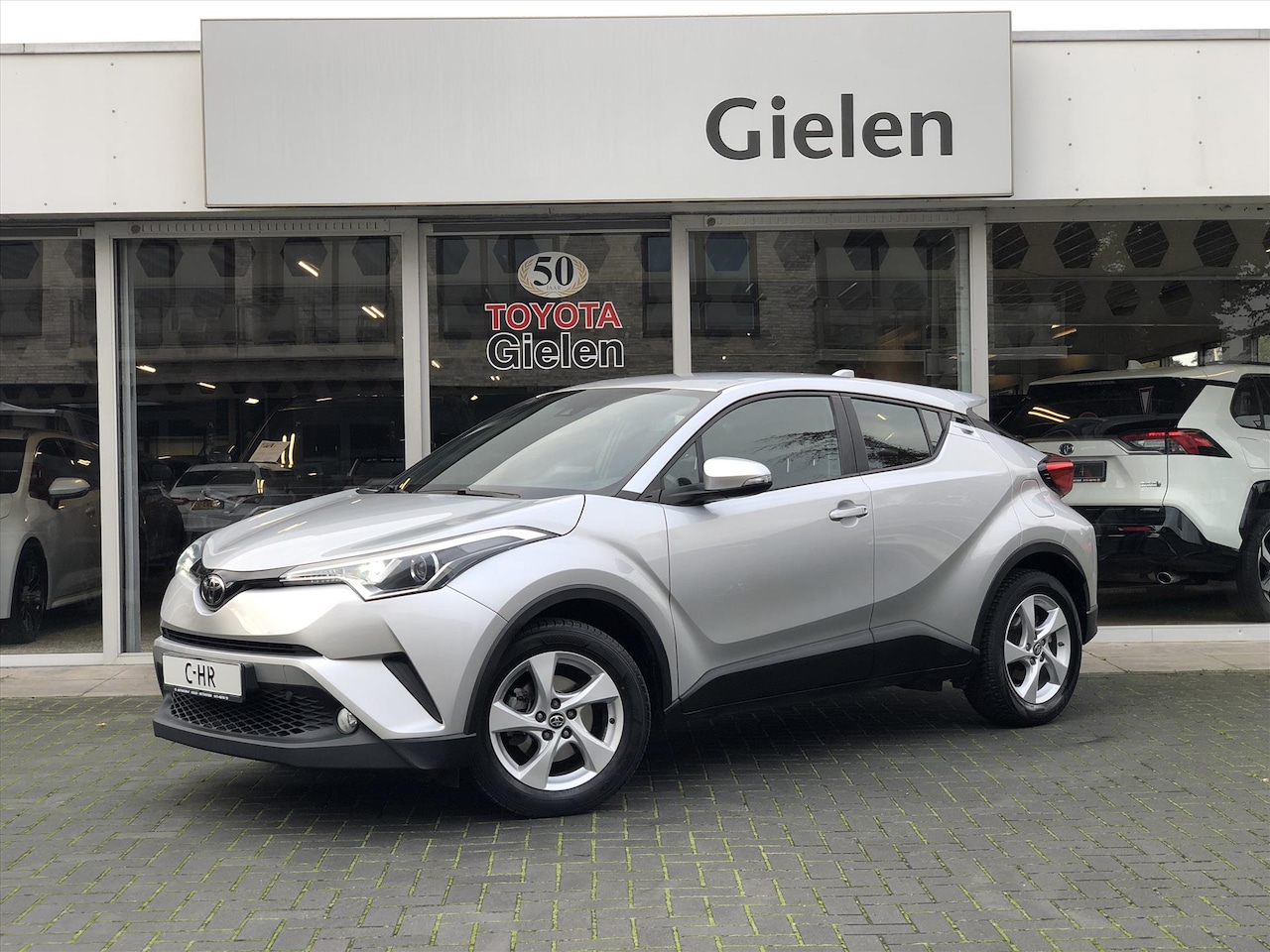 Toyota C-HR - 1.2 Turbo Dynamic | Navigatie, Parkeercamera, Lichtmetalen velgen, DAB+, Keyless, Licht + - AutoWereld.nl