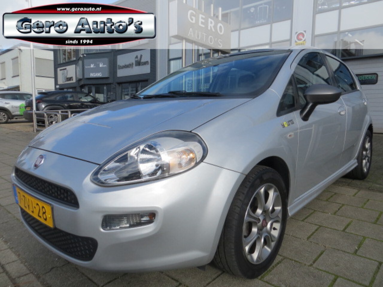 Fiat Punto Evo - 0.9 TwinAir Young 5 deurs airco elec pakket 87 dkm - AutoWereld.nl