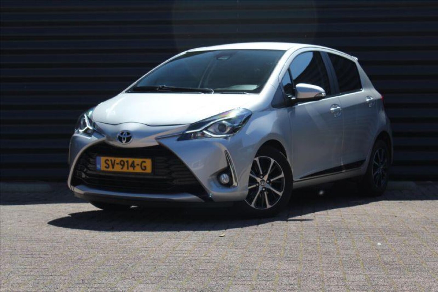 Toyota Yaris - 1.0 VVT-i | 69PK | 5-DEURS | SPORT | CLIMA | NAVI |. CAMERA - AutoWereld.nl