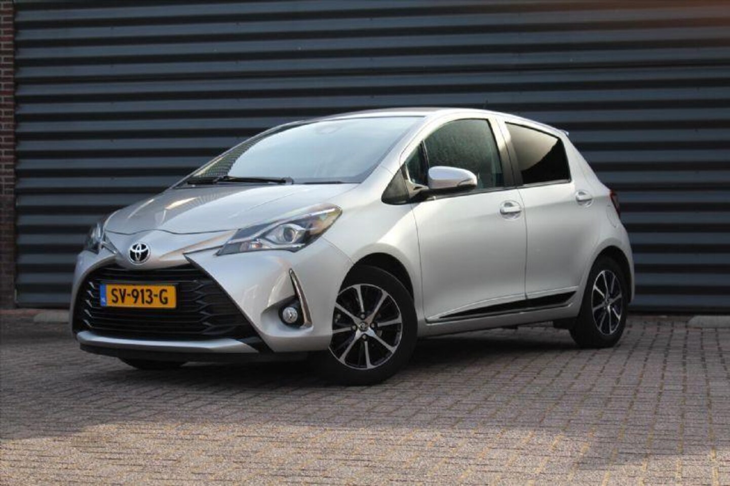 Toyota Yaris - 1.0 VVT-i 69 PK | SPORT | ClLIMATRONIC| NAVI | CAMERA - AutoWereld.nl