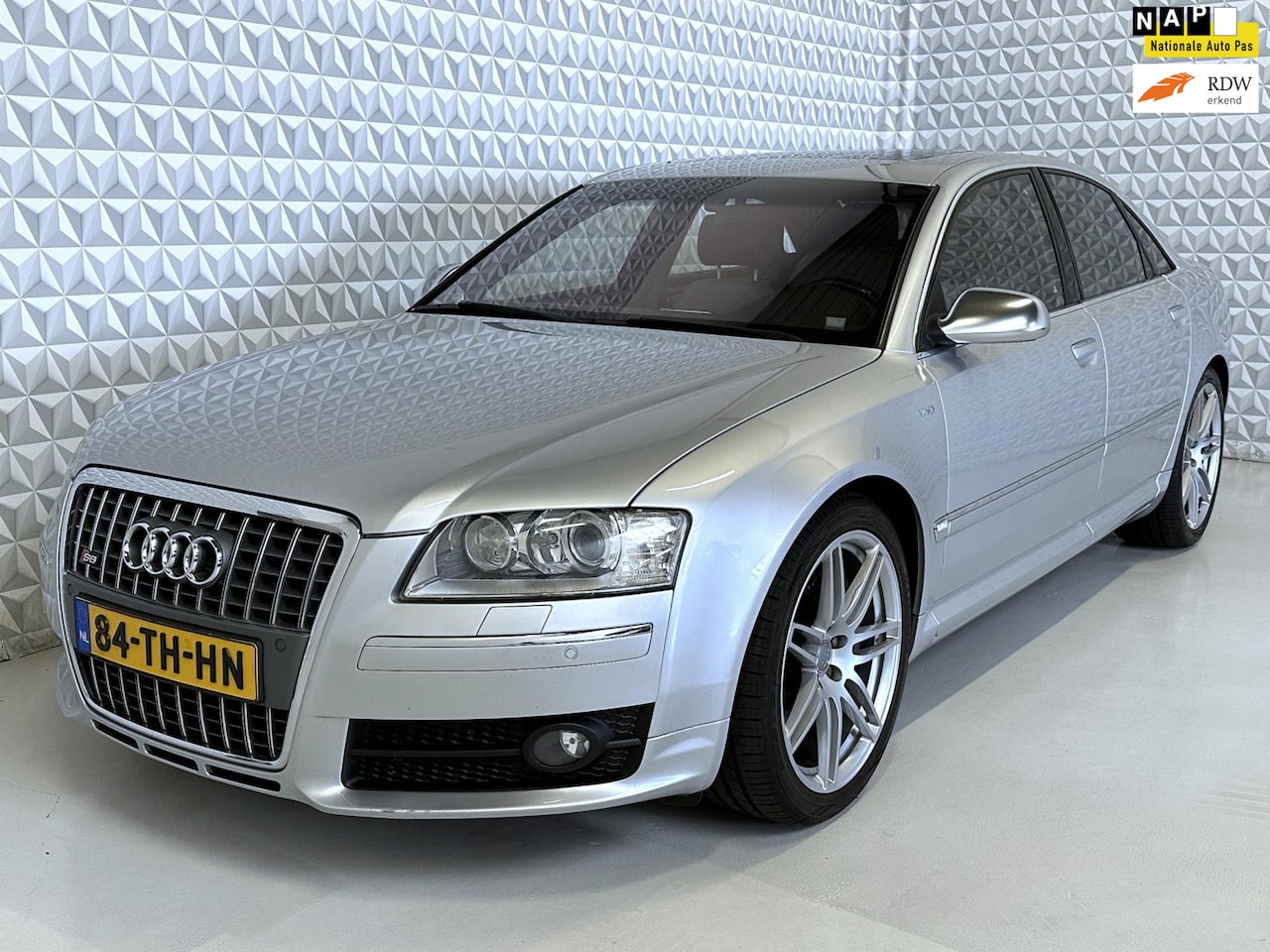 Audi A8 - 5.2 S8 V10 Schuifdak B&O NL-AUTO 218.000km (2006) - AutoWereld.nl