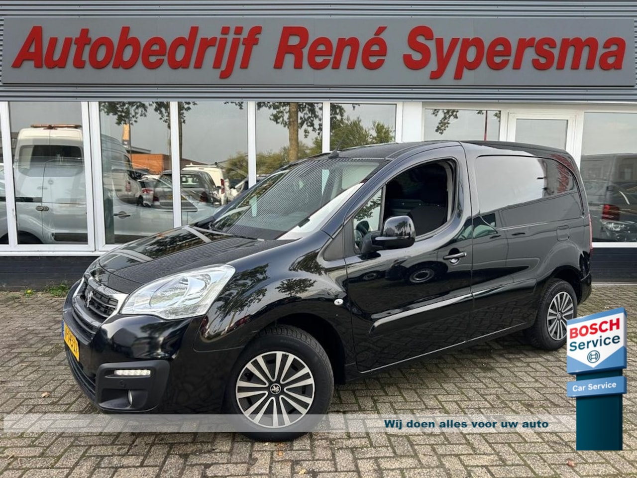 Peugeot Partner - 120 1.6 BlueHDi 75 L1 Premium Pack | Cruise Controle | Navi | Lat om Lat - AutoWereld.nl