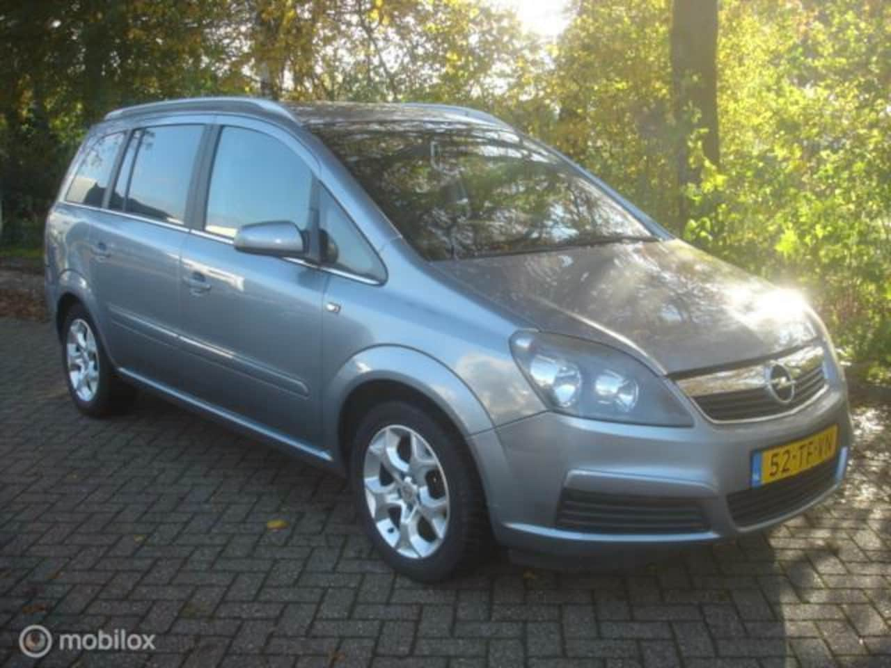 Opel Zafira - 2.2 Cosmo Airco Cruise 7 Pers. Motor in noodloop - AutoWereld.nl