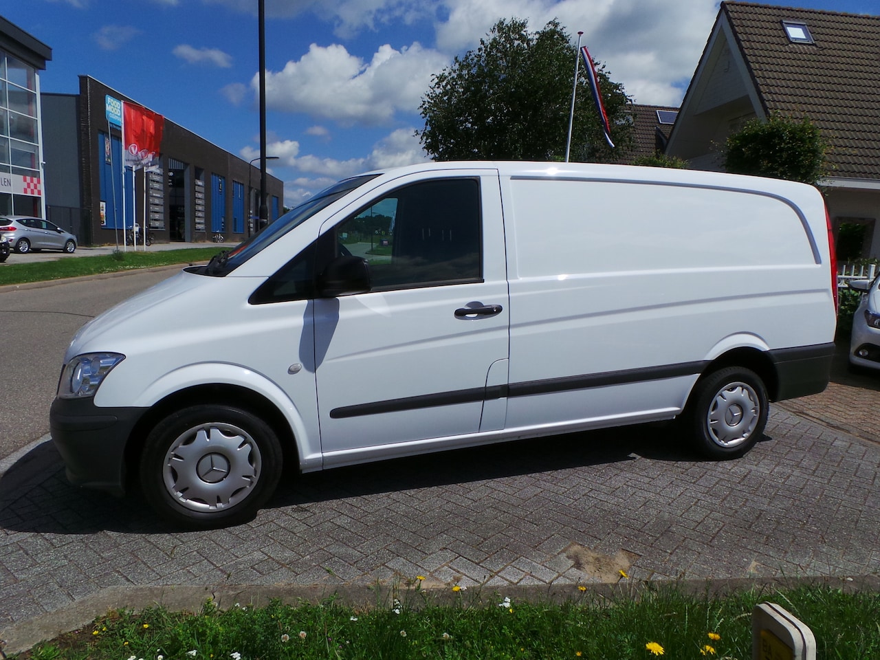 Mercedes-Benz Vito - 110 CDI L2H1 Airco Klep,3 persoons,Trekhaak - AutoWereld.nl