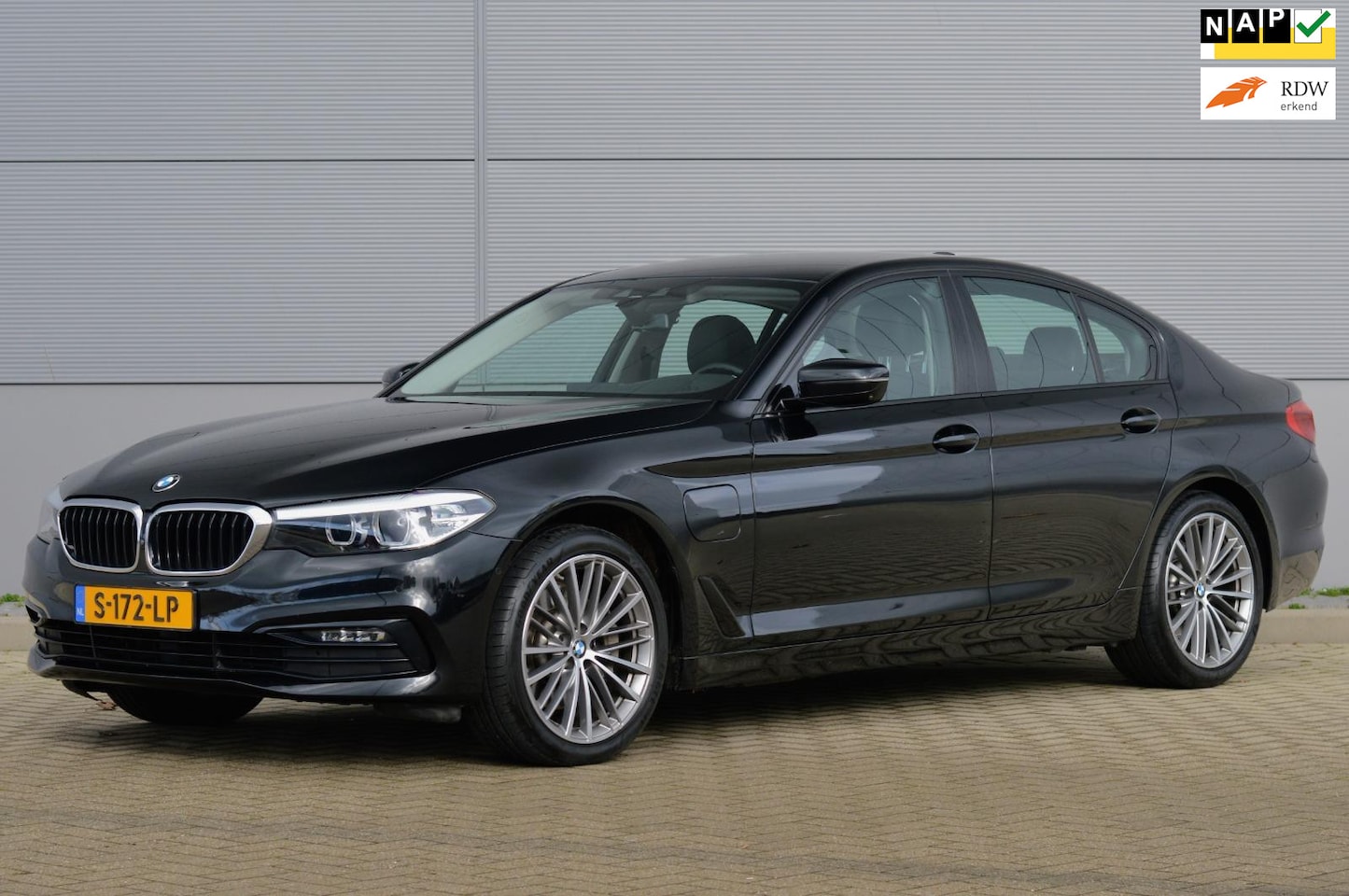 BMW 5-serie - 530e iPerformance High Executive Sportline leder - AutoWereld.nl