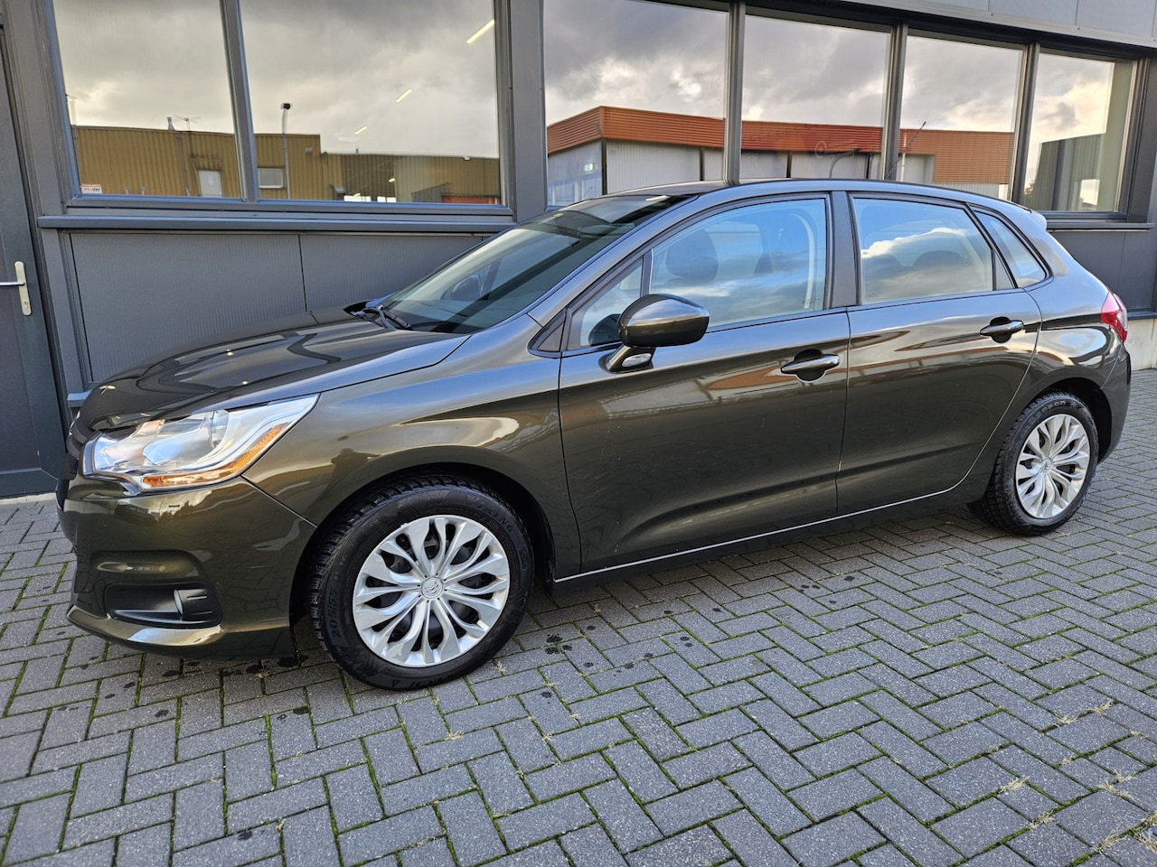 Citroën C4 - 1.6 VTi Attraction Trekhaak clima zeer mooi - AutoWereld.nl