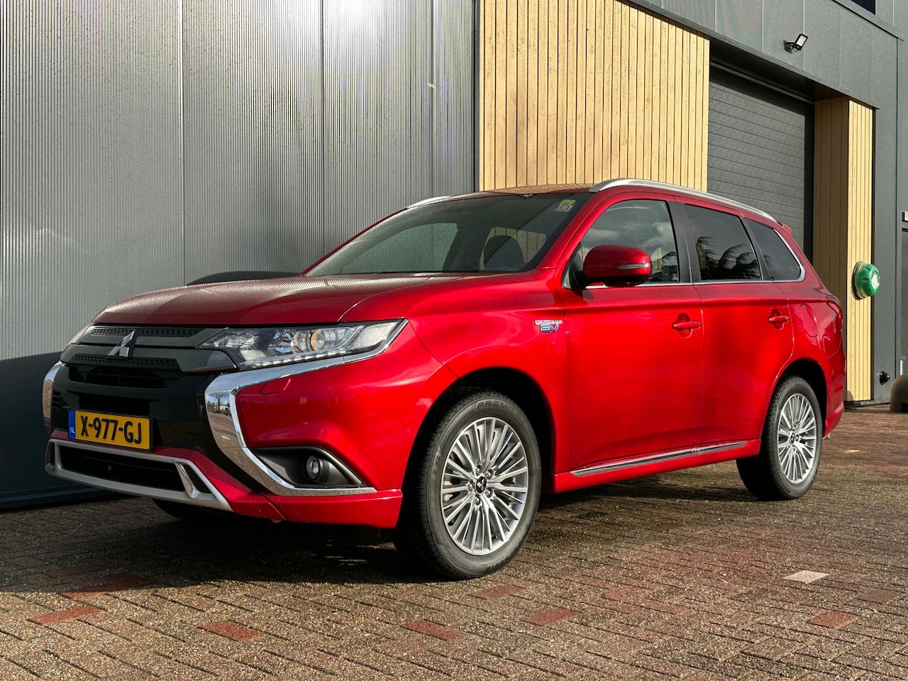 Mitsubishi Outlander - 2.4 DOHC MIVEC PHEV 240pk 4WD Aut Pure+ | Carplay | CRUISE CONTROL | CLIMATE CONTROL | ALL - AutoWereld.nl