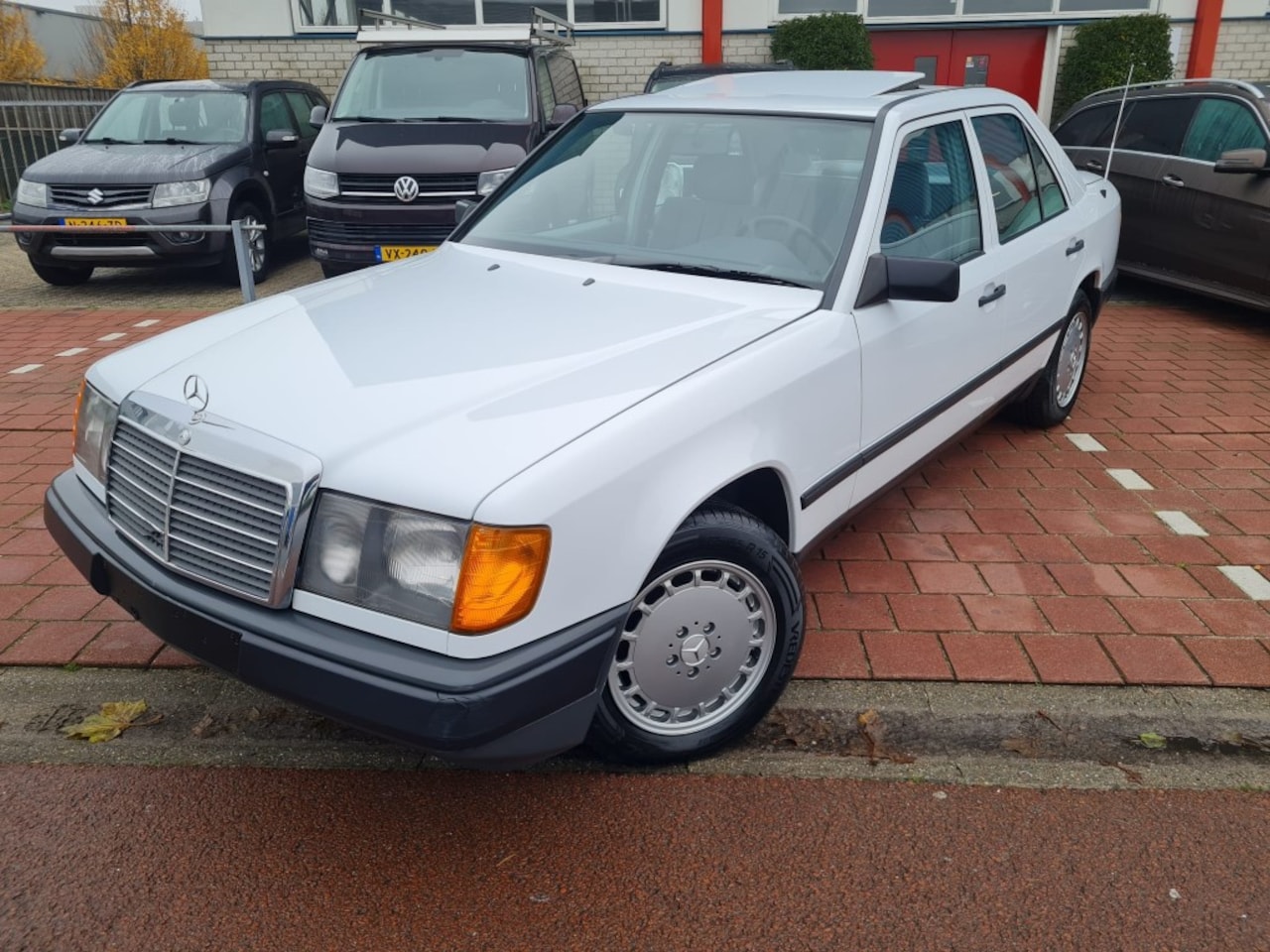 Mercedes-Benz 300-serie - 200-500 (W124) 300 D 5 bak , Schuifdak, Nivoregeling - AutoWereld.nl