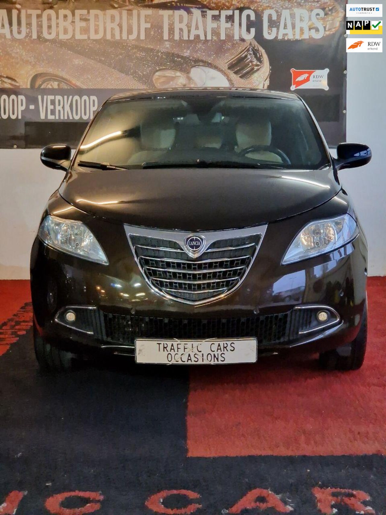 Lancia Ypsilon 1.3 JTD Platino 90 CV - Coches de segunda mano en